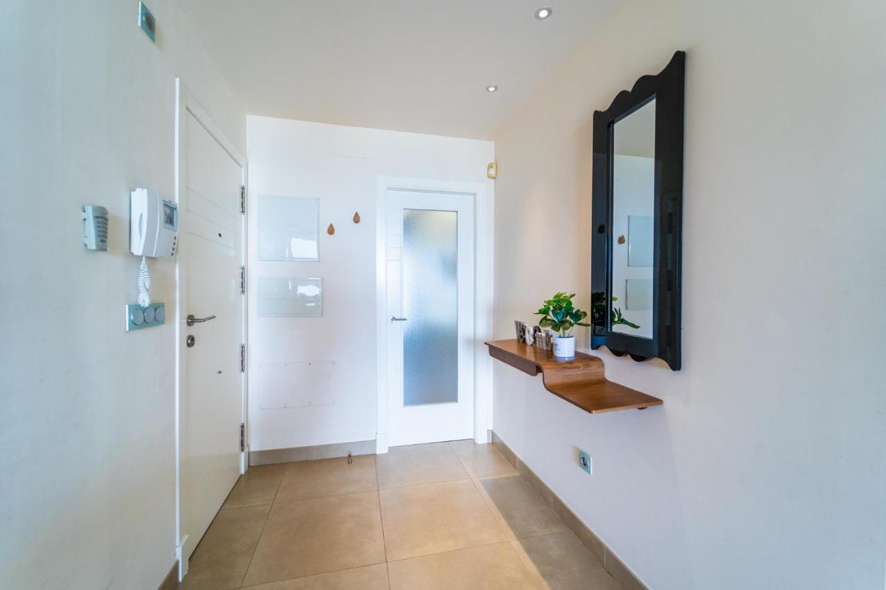 Apartment Primera Linea De Mar Con Piscina, Gimnasio Y Parking 2 Hab Y 2 Banos *