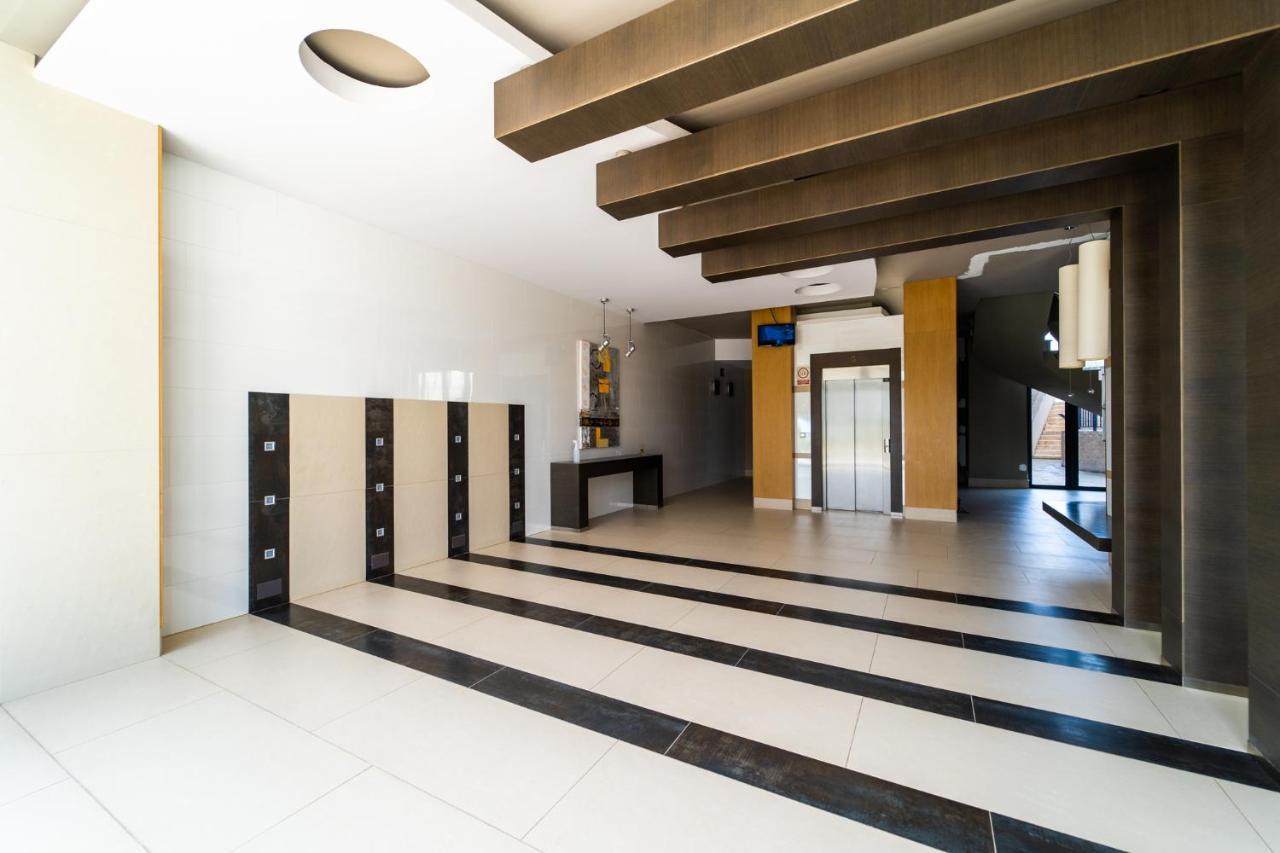 Primera Linea De Mar Con Piscina, Gimnasio Y Parking 2 Hab Y 2 Banos * Villajoyosa