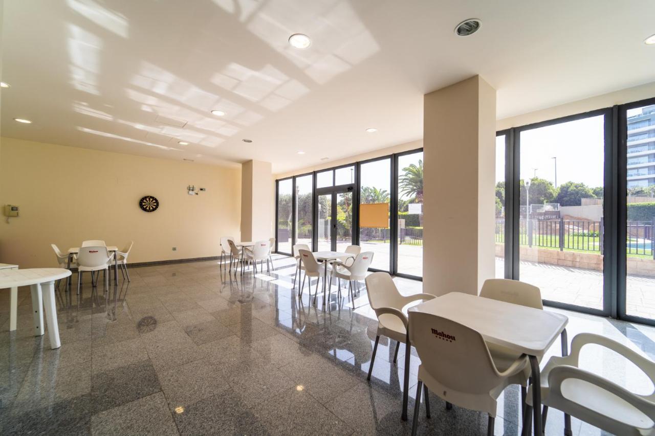 Apartamento Primera Línea De Mar Con Piscina, Gimnasio Y Parking 2 Hab Y 2 Baños Villajoyosa